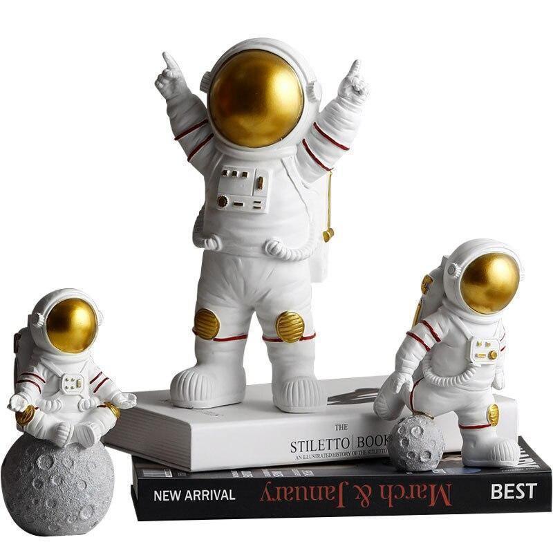 Escultura Astronauta - Mega Market